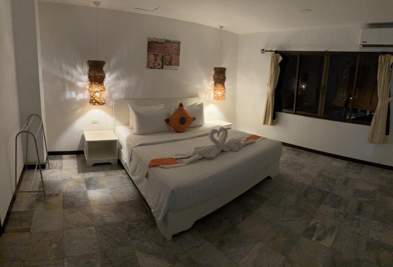 Istanbul Boutique Hotel Patong Екстериор снимка